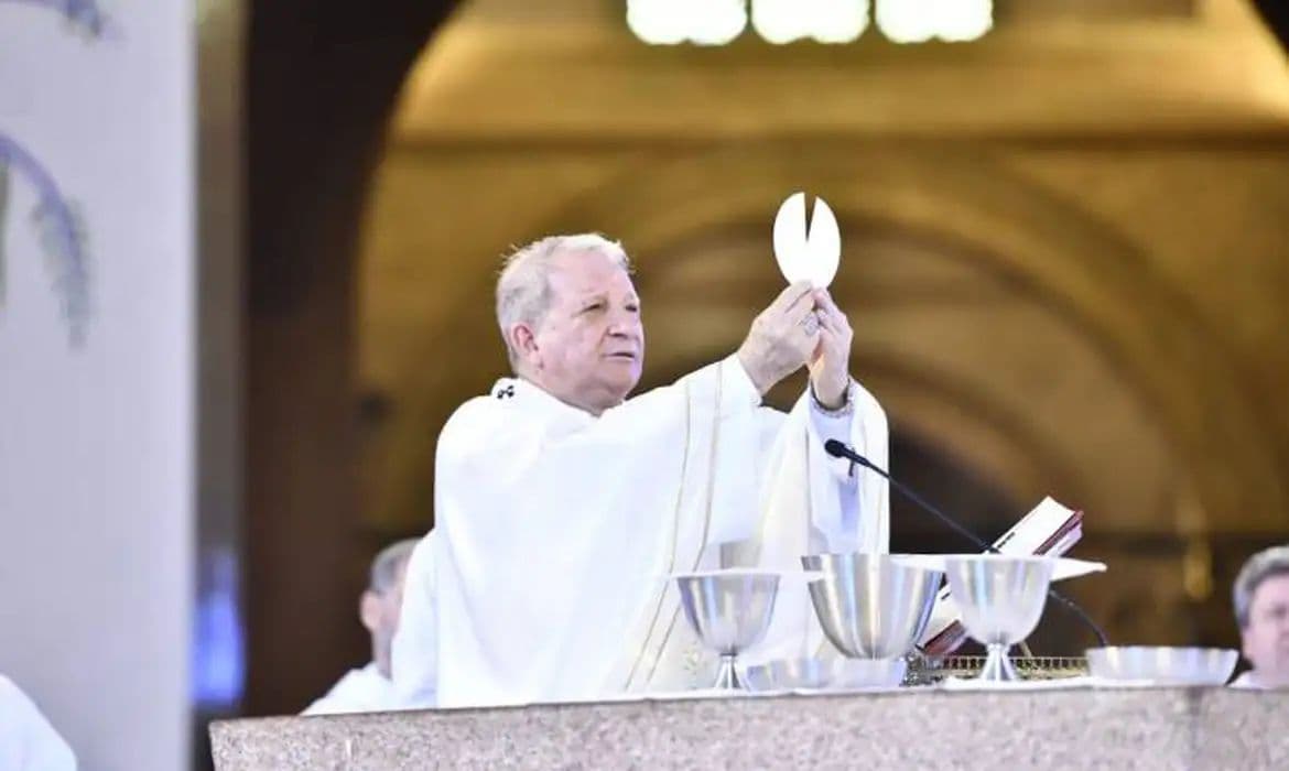 Arcebispo de Aparecida defende desarmamento e combate à fome em missa solene