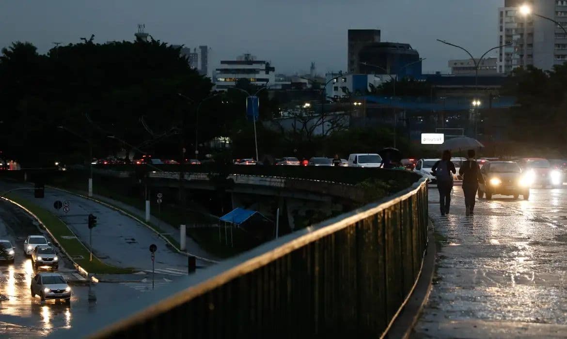 Chuvas intensas atingem Centro-Oeste, Sudeste e Sul do Brasil