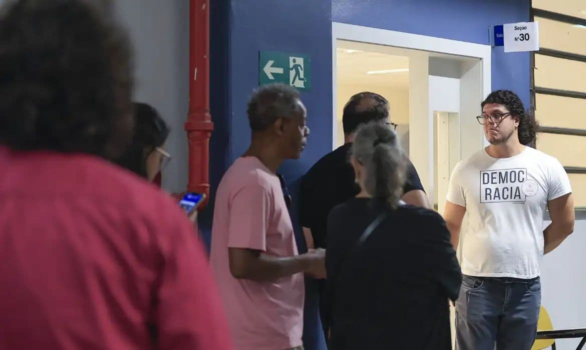 Eleições 2026: Prazo para votação encerra às 17h em todo o Brasil