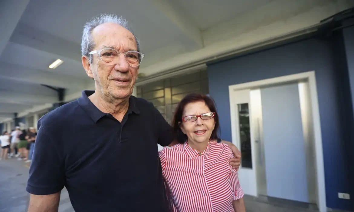 Filas longas marcam votação no maior colégio eleitoral de São Paulo