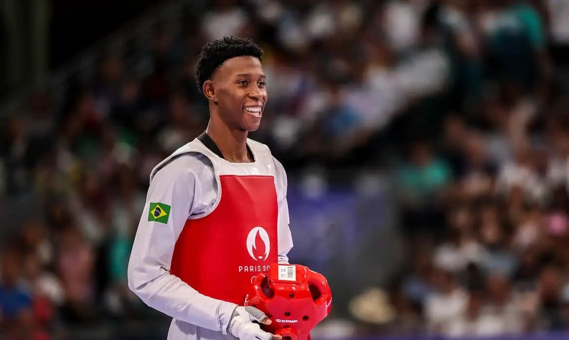 Henrique Marques conquista ouro no Grand Prix de Taekwondo em Paris