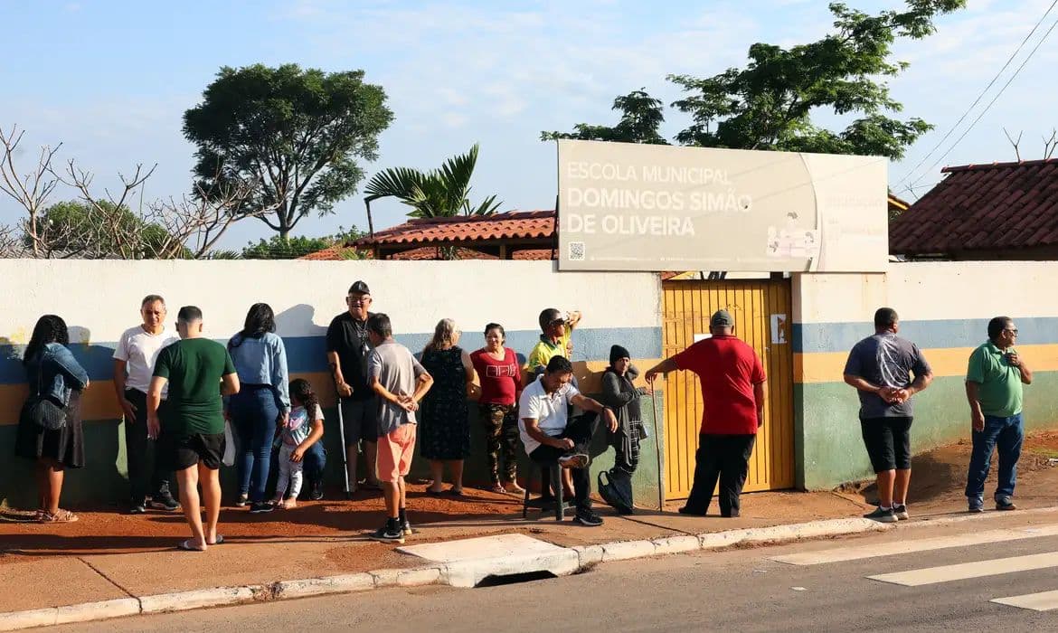História e superação marcam votação em escola de Águas Lindas de Goiás