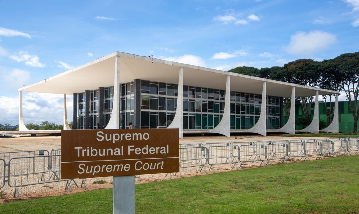 Homem é detido após tentativa de invasão à sede do STF em Brasília