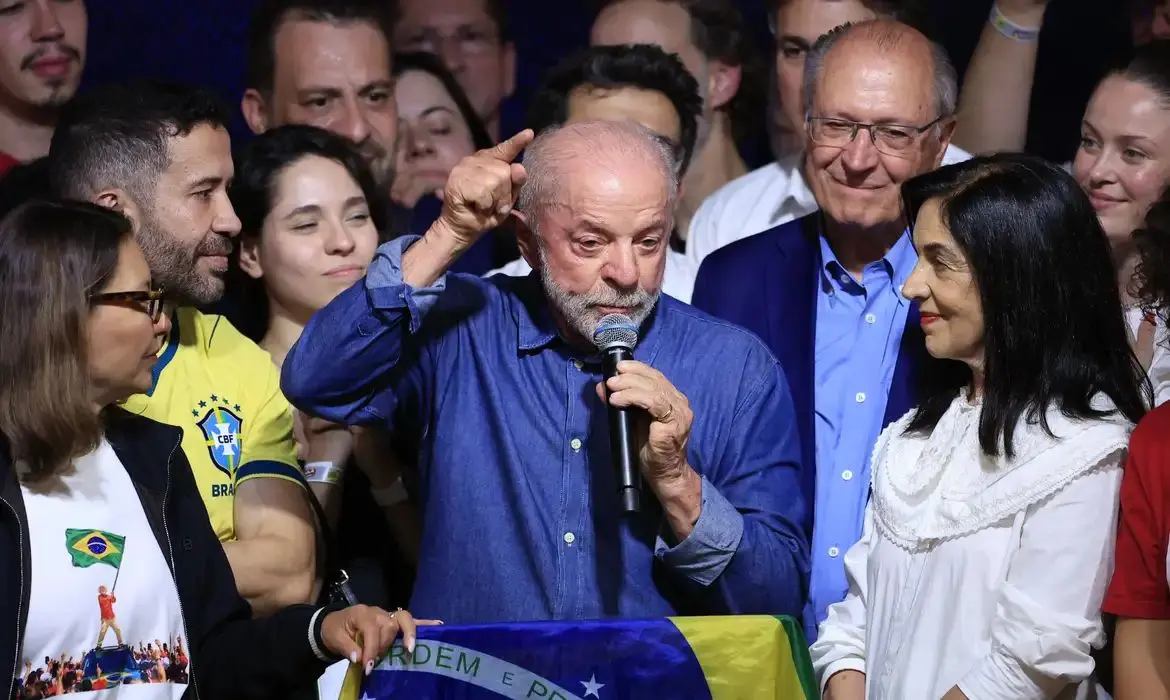 Líderes do Congresso parabenizam Lula e pedem pacificação do país