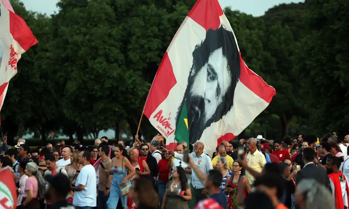 Lula celebra aniversário com eleitores idosos em Brasília