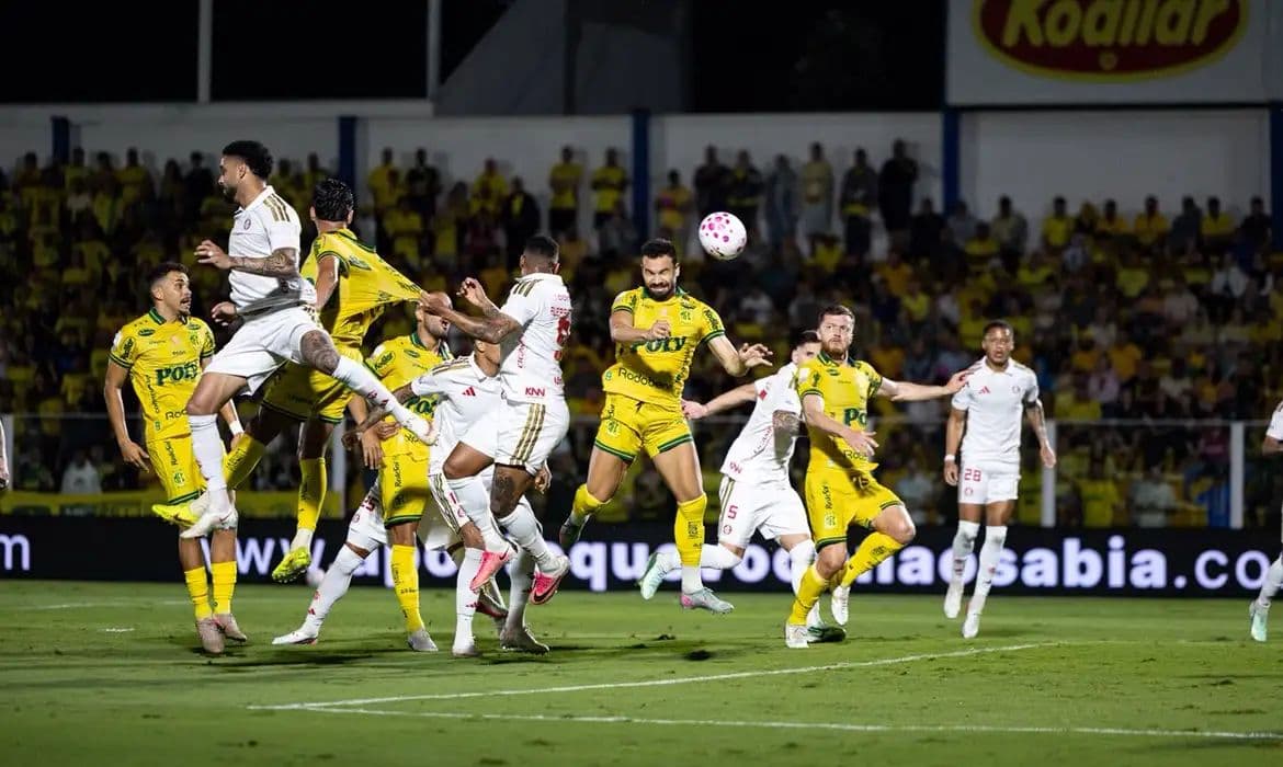 Mirassol vence Internacional e complica situação no Brasileirão