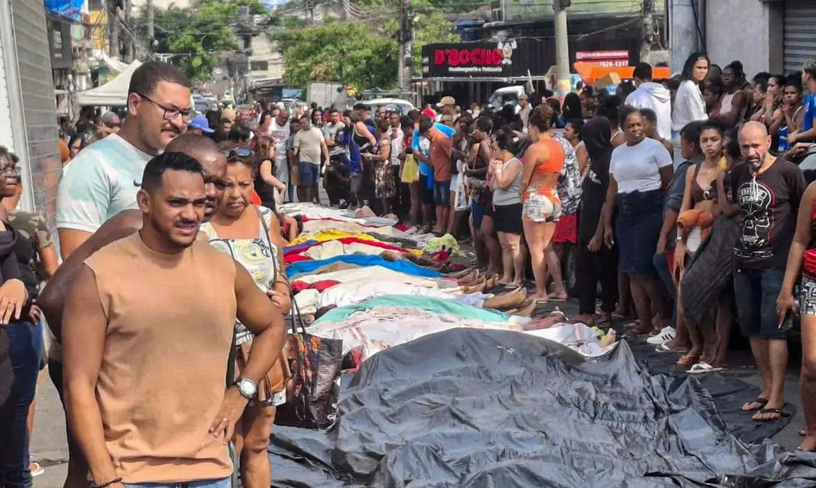 Movimentos sociais no Rio marcam um ano da Operação Contenção