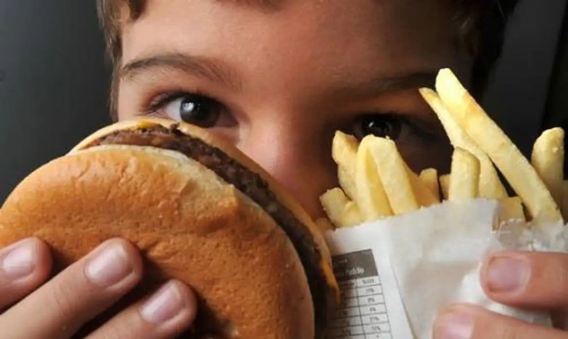 OMS publica diretrizes para combater a obesidade infantil e adolescente