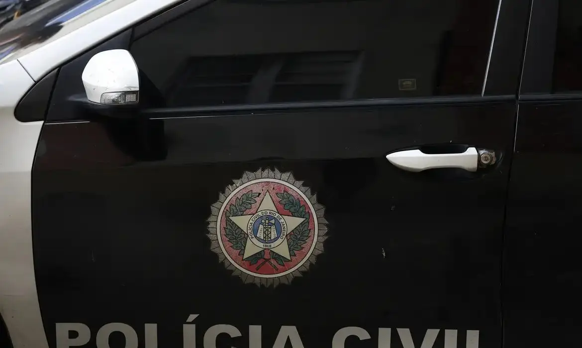 Operação investiga policiais suspeitos de favorecer facção criminosa no Rio