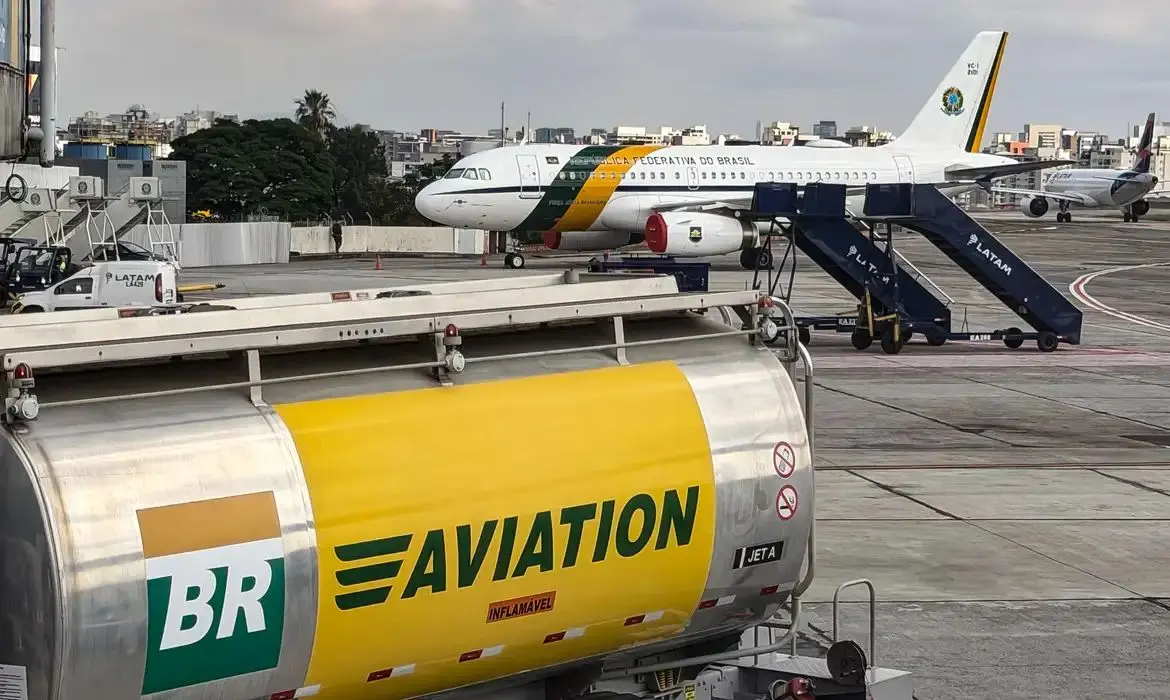 Petrobras alcança marco em sustentabilidade na produção de combustível de aviação