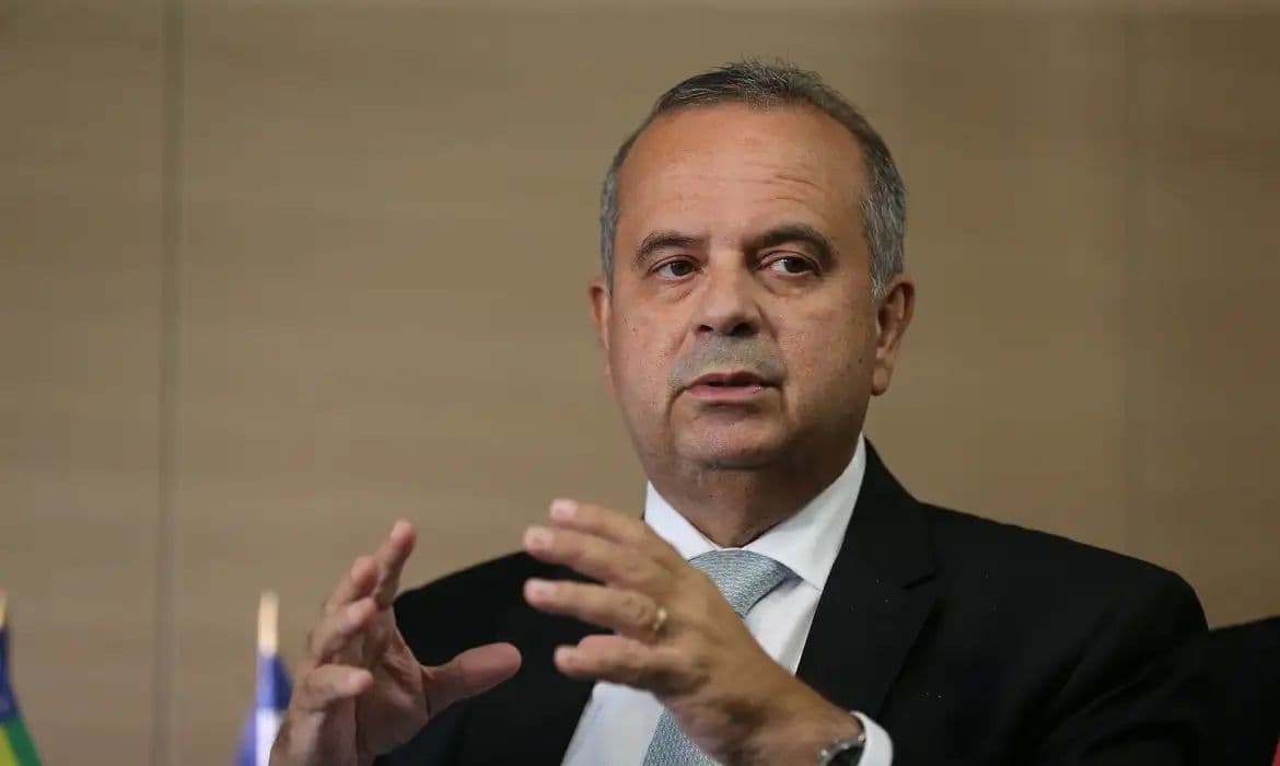 Rogério Marinho comenta saída de Flávio Bolsonaro do país