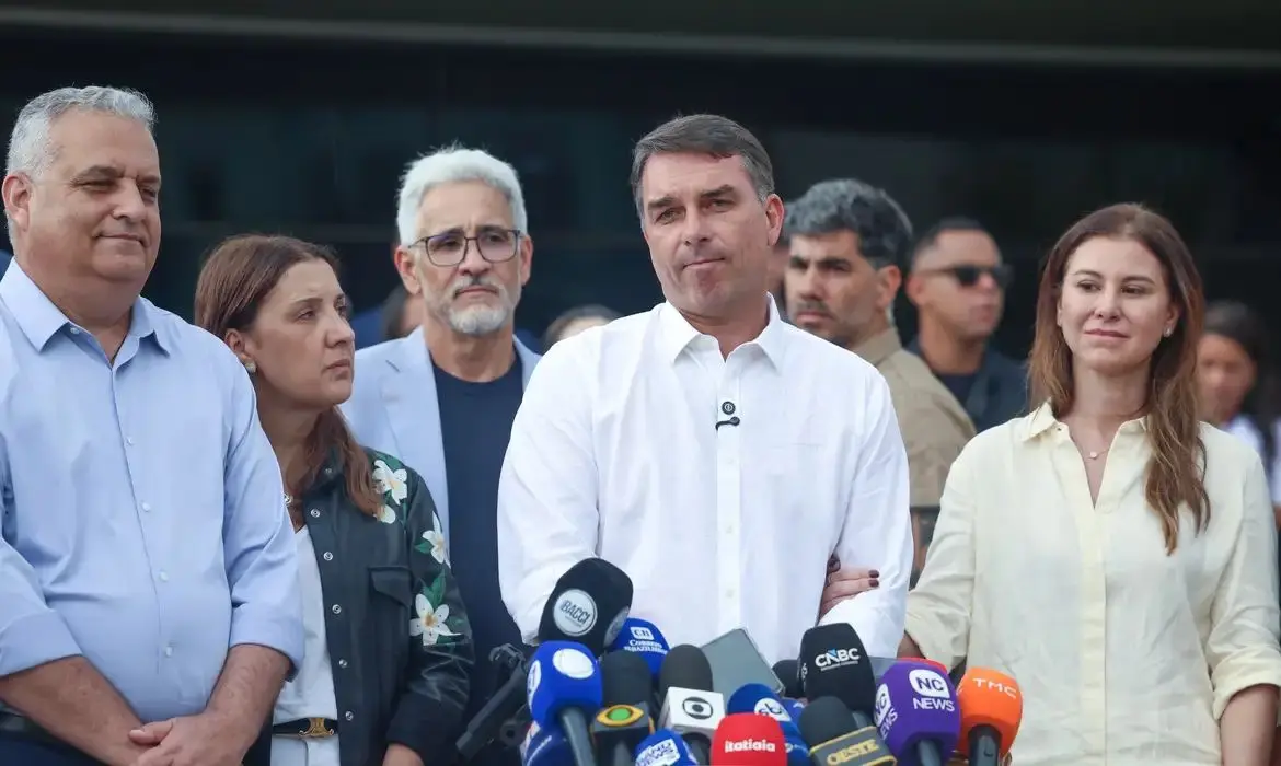 STF nega operação de busca e apreensão contra senador Flávio Bolsonaro