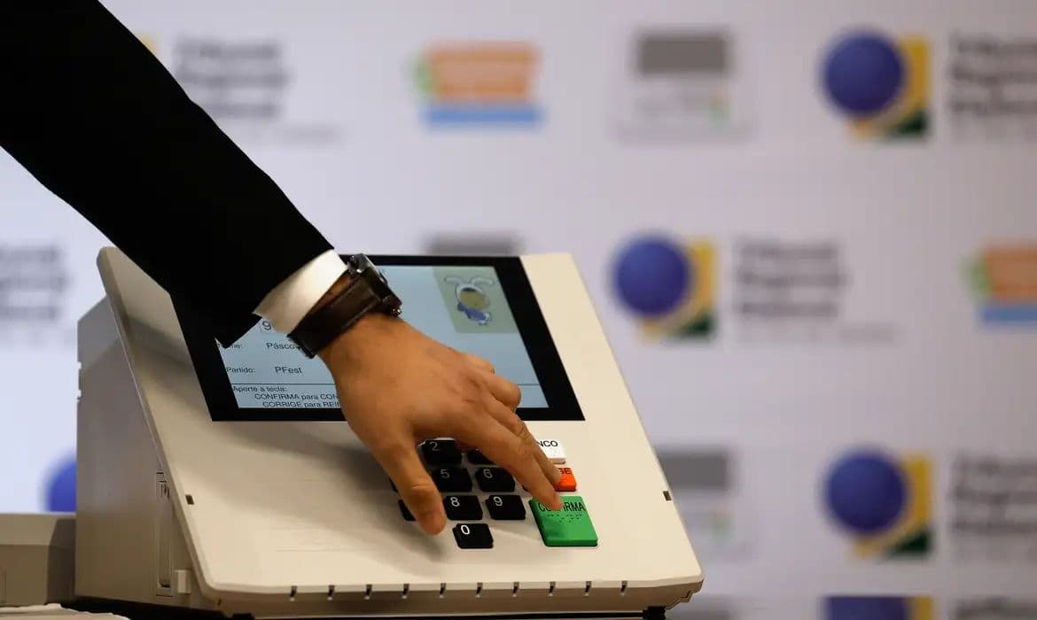 TRE-RJ define urnas para auditoria no segundo turno