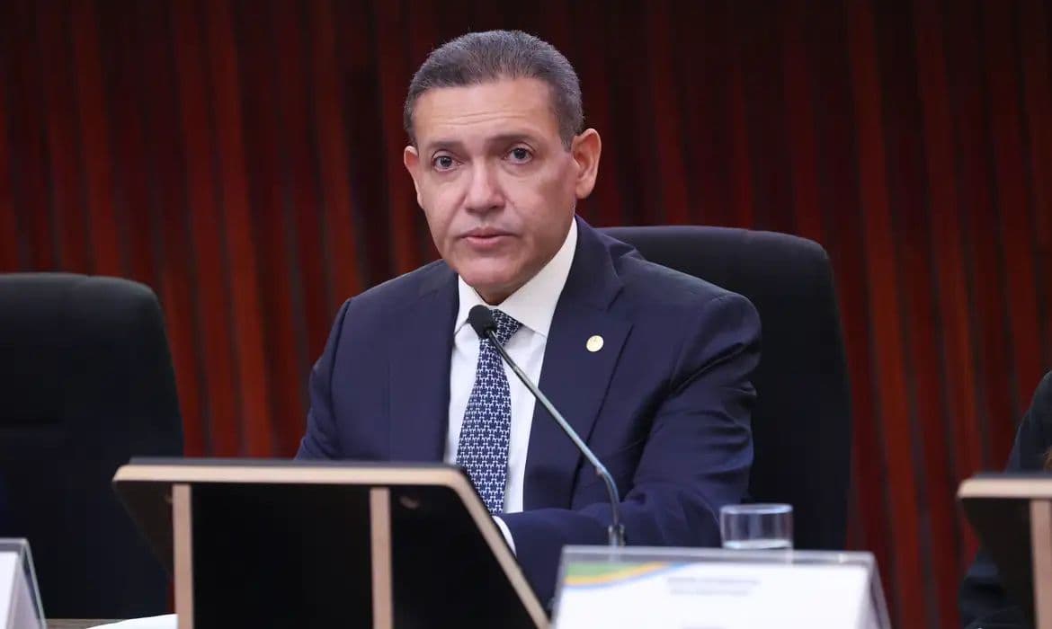 TSE ordena suspensão de postagens contra campanha de Lula