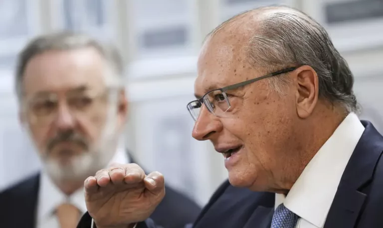 Coletiva com Geraldo Alckmin