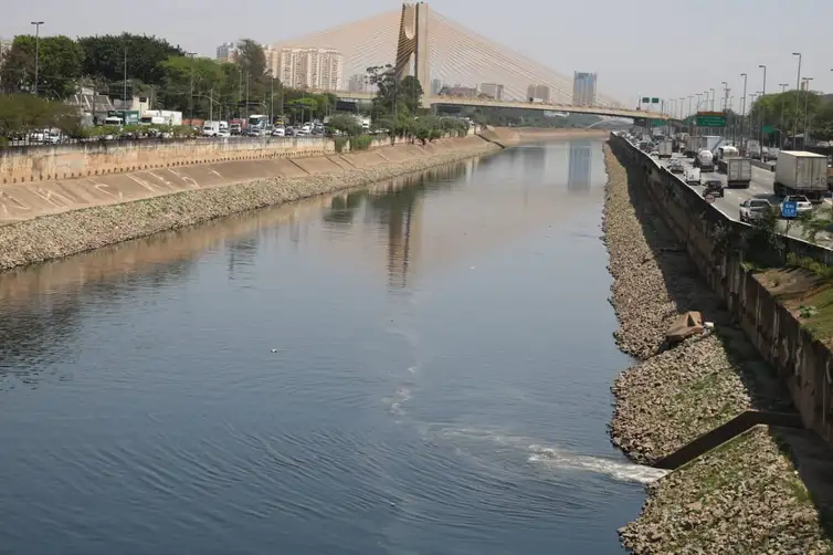 Polução no Rio Tietê