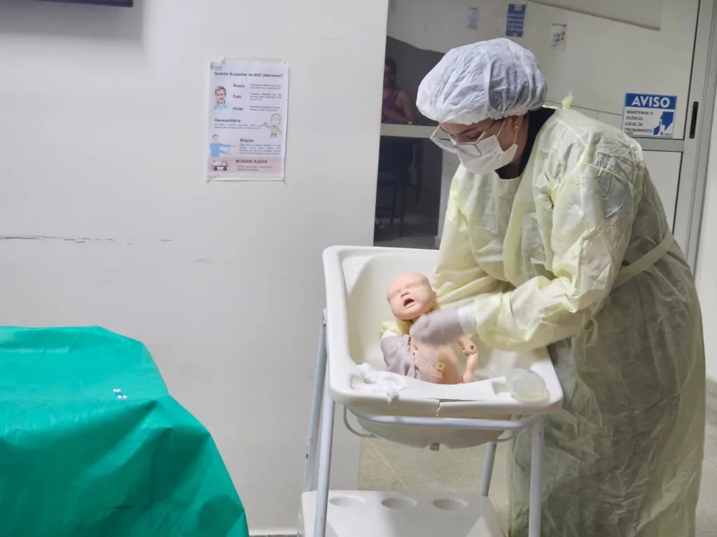 práticas assistenciais atuais de cuidado durante o banho do recém-nascido