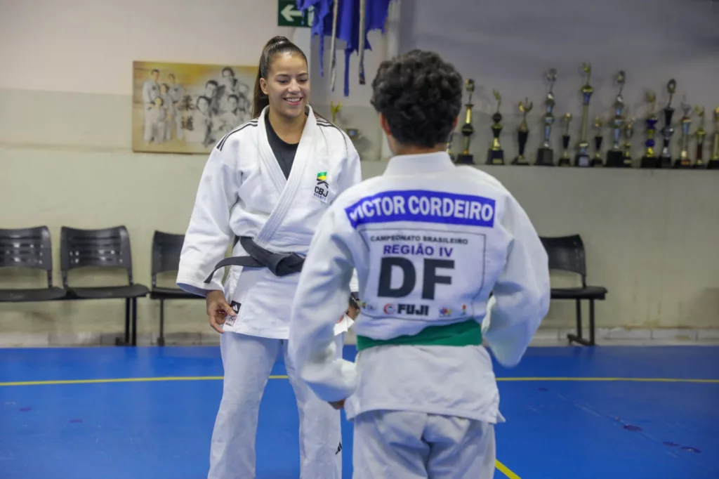 Judoça brasiliense prata no mundial escolar