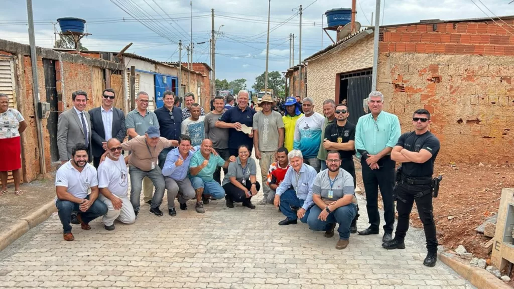 Fabriaca Social auxilia na pavimentacao da Cidade Estrutural