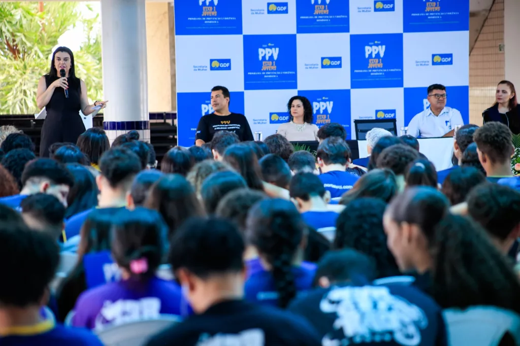 Programa de Prevenção à violência doméstica capacita alunos de samambaia