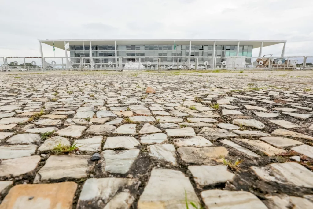 Reatauração das pedras portuguêsas da Praça dos três Poderes