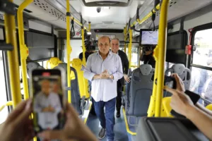 Governador Ibanes Rocha Visitando Transporte público