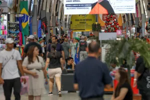 Movimento na Feira do Importados de Brasília