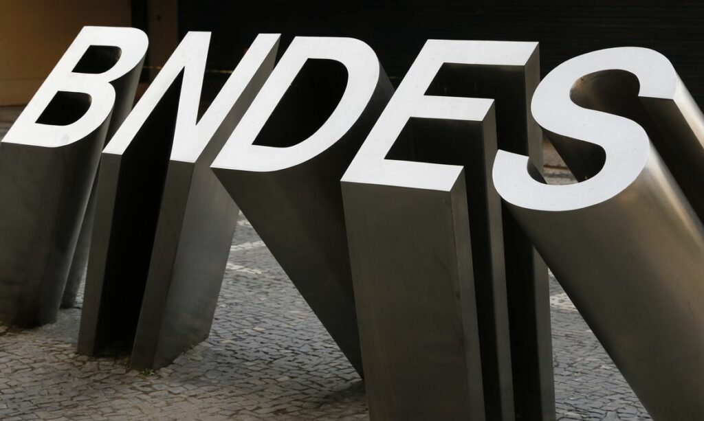 BNDES lucro crédito