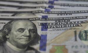 Dólar cai R$ 5,38