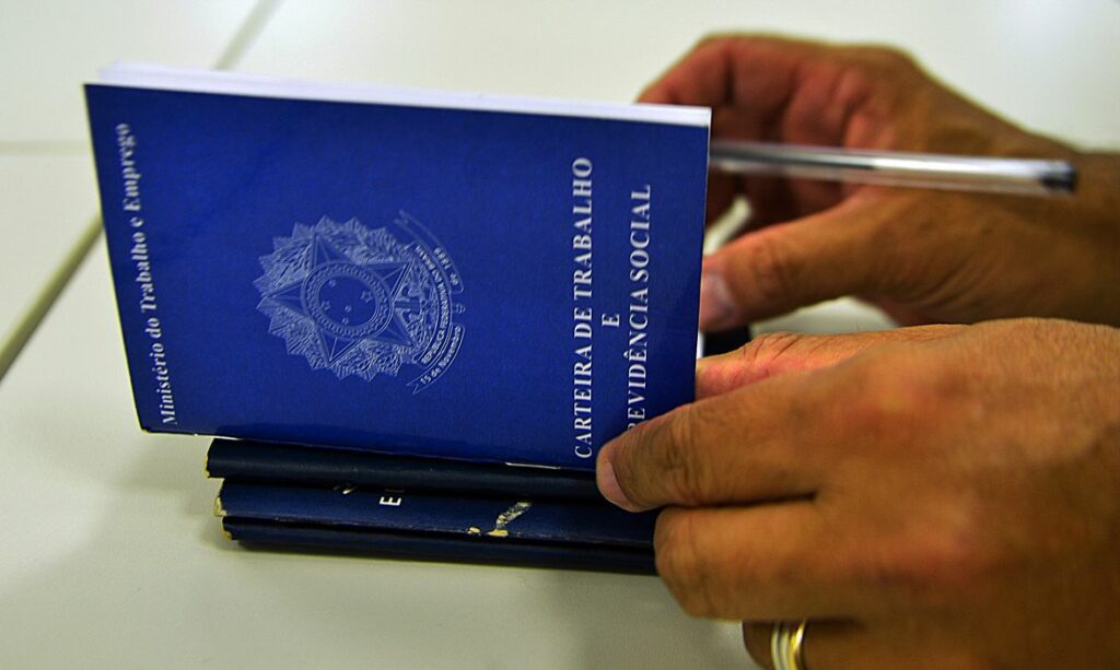 Brasil criação empregos formais agosto