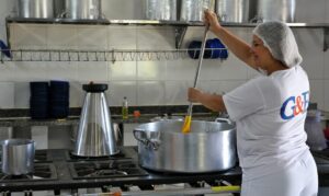 Ceará proíbe ultraprocessados merenda