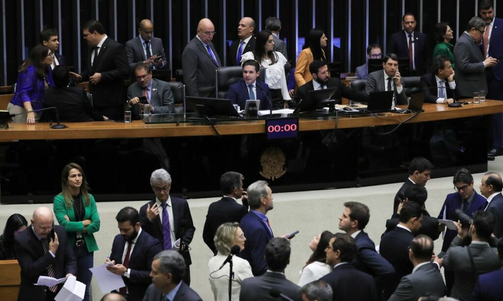 Câmara derruba voto secreto