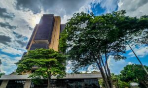 Copom mantém Selic 15% inflação