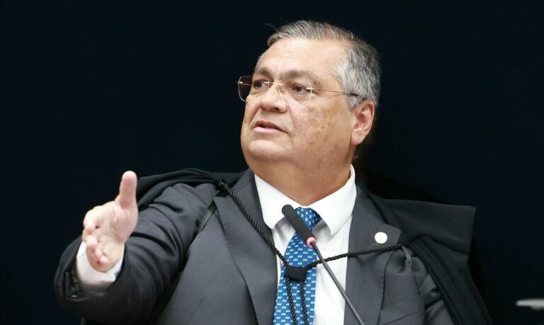 Dino STF ameaça estrangeira