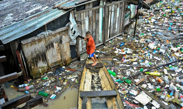 Contaminação plástica Amazônia