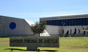 STJ cobertura emergência cirurgia estética