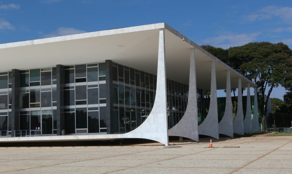STF derruba liminar enfermeiros