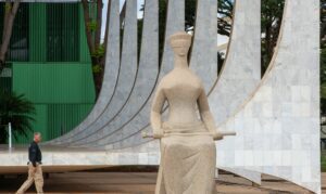 Obrigação polícia direito silêncio