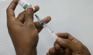 vacinação infantil Maré polícia