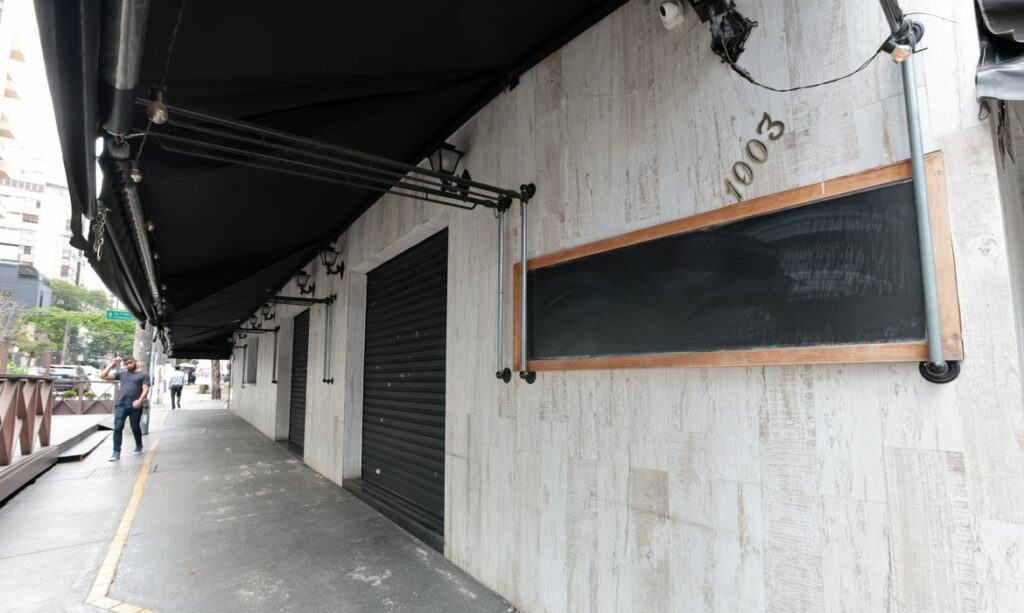 DF interdita bebidas Hungria