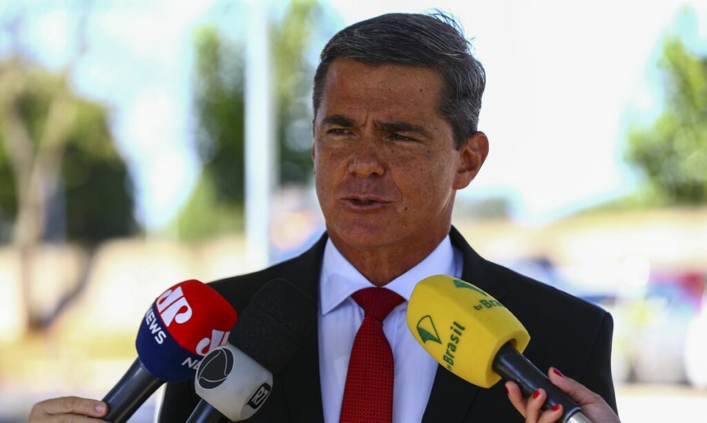 Enem general preso golpe