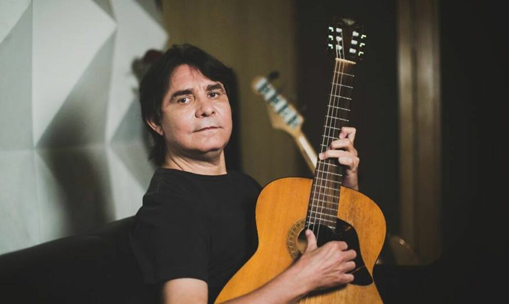 Lô Borges morre Clube Esquina