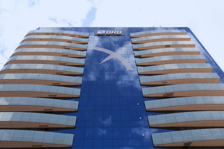 BRB capacita costureiras para produção de uniformes escolares e impulsiona economia do DF