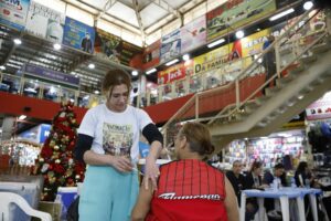 Carro da Vacina leva imunização e serviços de saúde a Ceilândia e Região Oeste