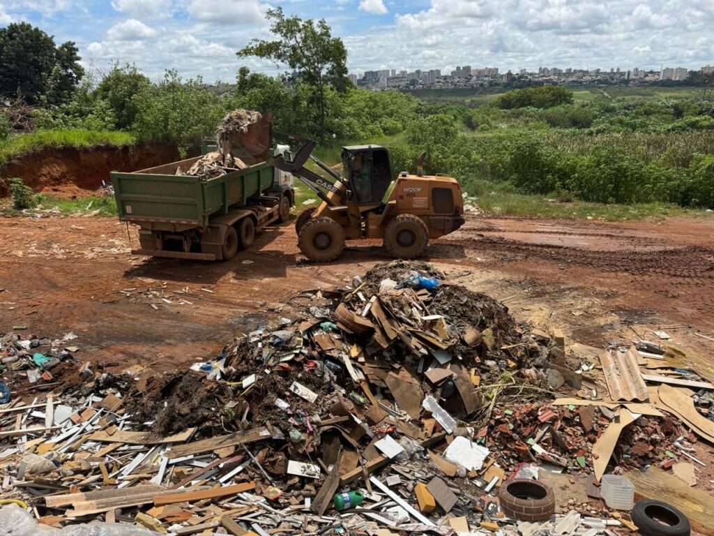 Mutirão de limpeza Ceilândia dengue