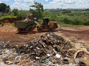 Mutirão de limpeza Ceilândia dengue