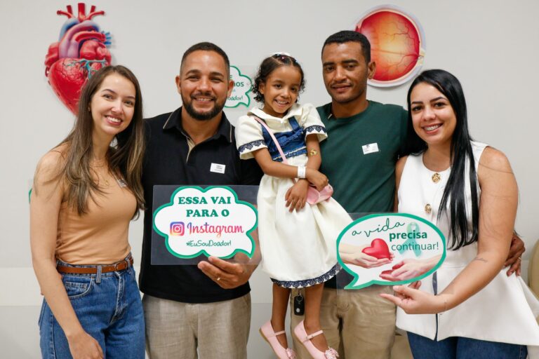 Emoção no HCB: Maria Cecília, 5 anos, conhece doador que salvou sua vida