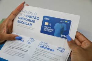 GDF Inicia Entrega do Cartão Uniforme Escolar: R$ 282,99 por Aluno e Autonomia na Compra