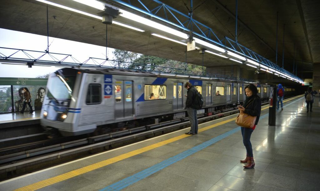 Metrô SP sábados 24h