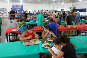 Nosso Natal: Ceia Solidária do GDF Alcança 55,6 Mil Pessoas em Restaurantes Comunitários